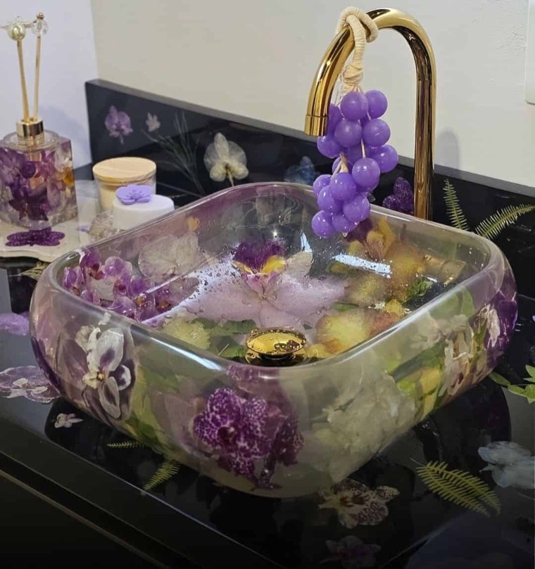 Lavabo de resina con orquídeas